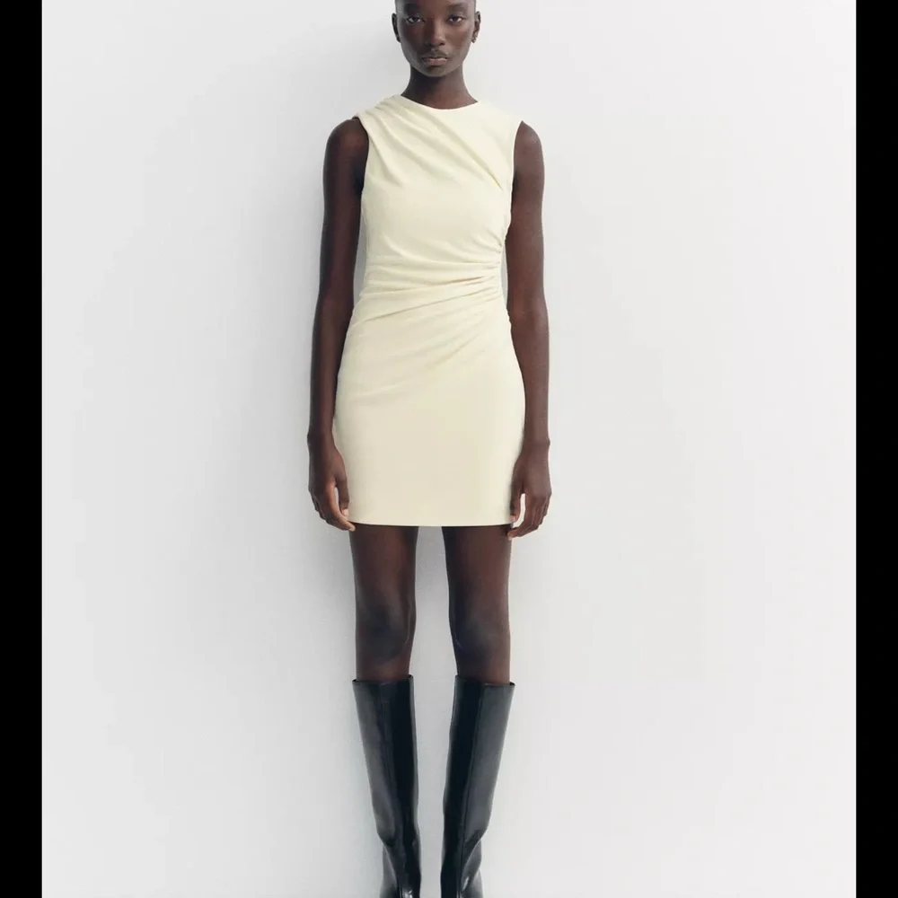 Elegant Cream Sleeveless Dress - Picture 1 of 2